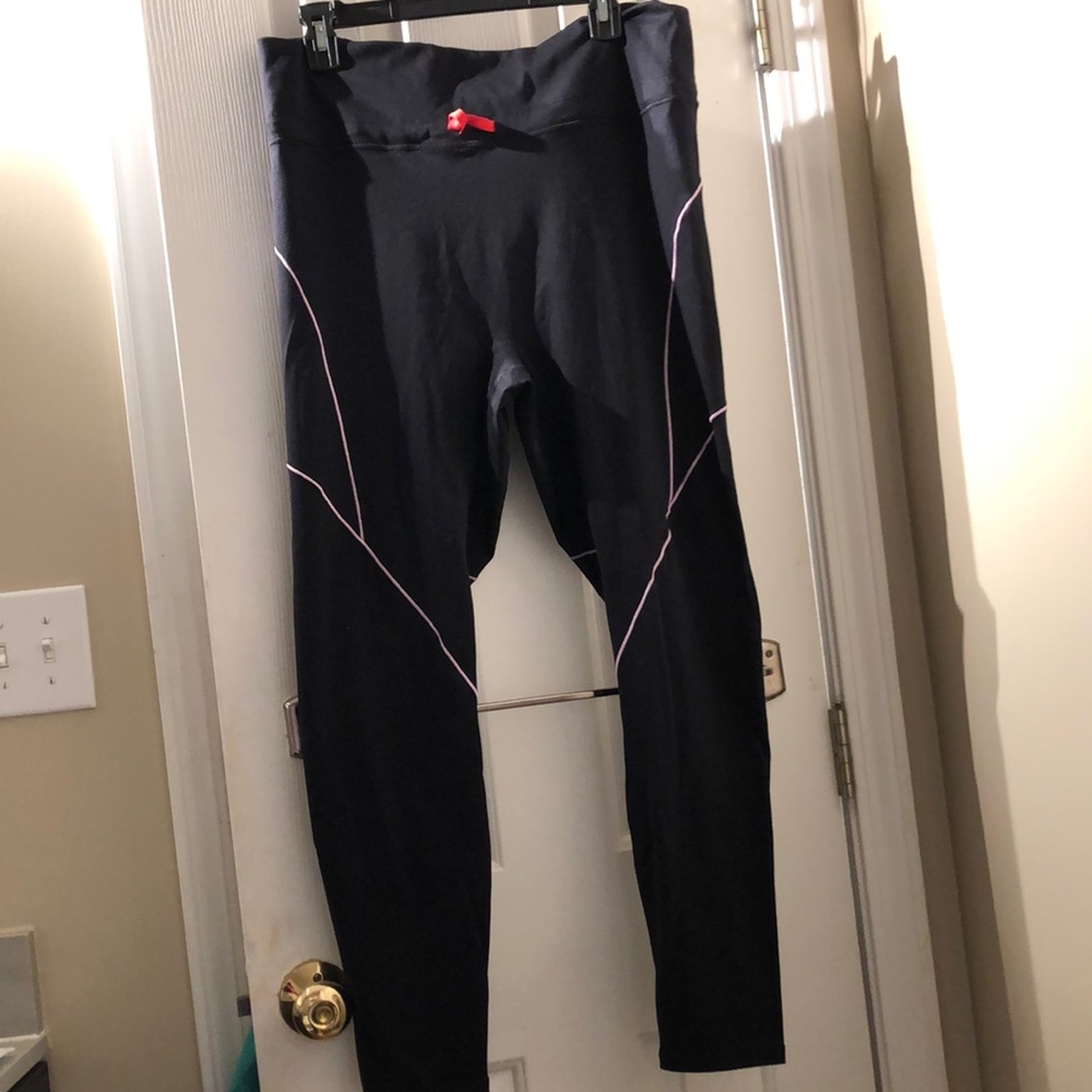 Fabletics cute accent leggings